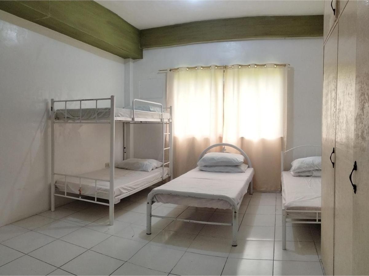 Oyo 800 Ddd Habitat Dormtel Bacolod Hotell Exteriör bild