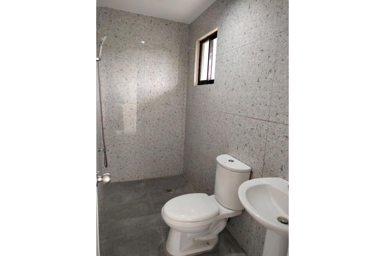 Oyo 800 Ddd Habitat Dormtel Bacolod Hotell Exteriör bild