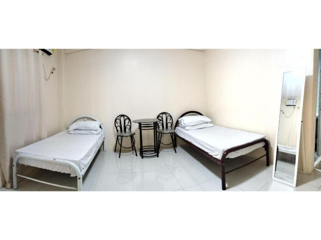 Oyo 800 Ddd Habitat Dormtel Bacolod Hotell Exteriör bild